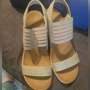 Sketchers Women’s Taupe Comfortable Strap Sandals, Size 7